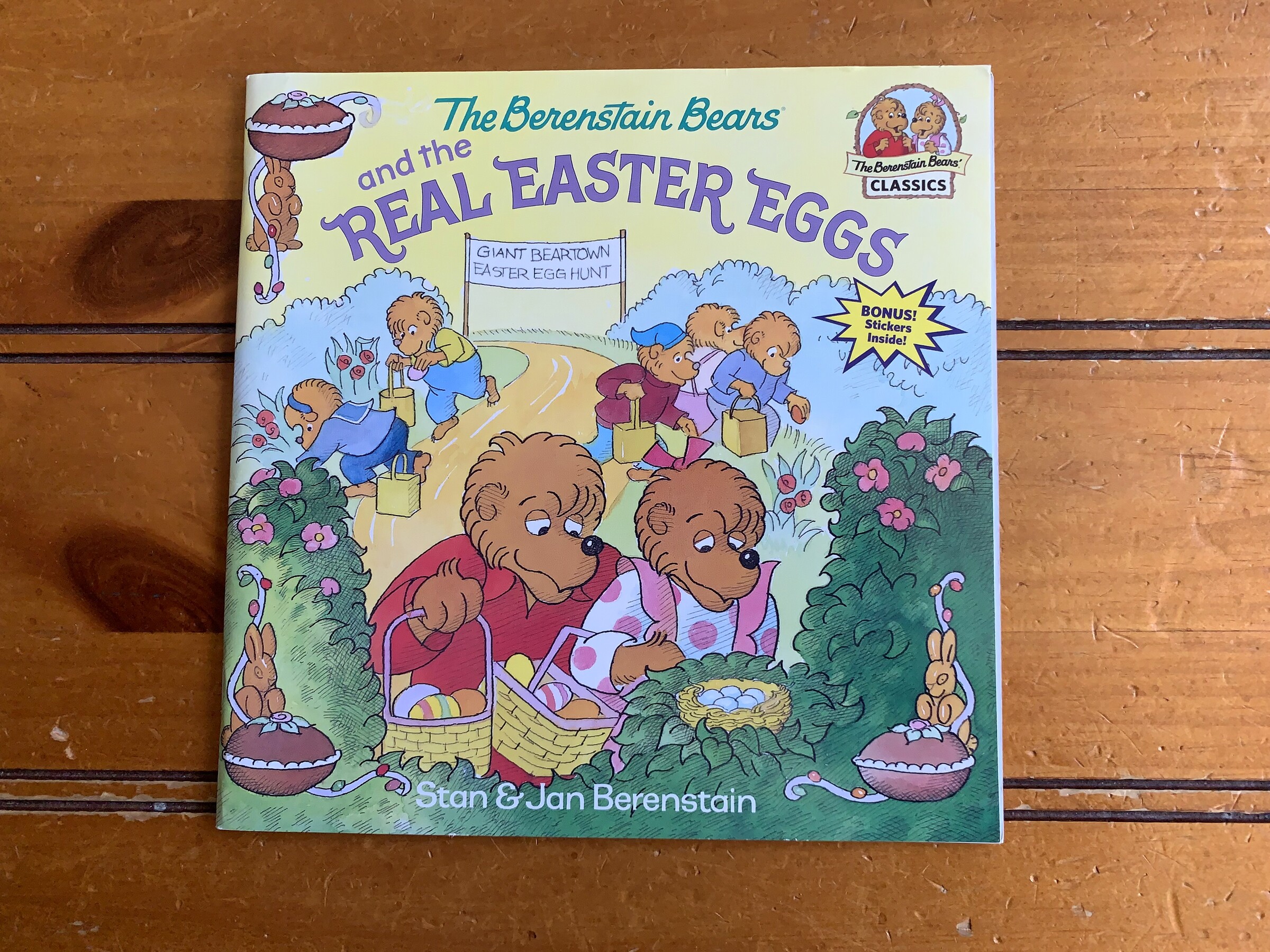The cover of The Berenstain Bears and the Real Easter Eggs