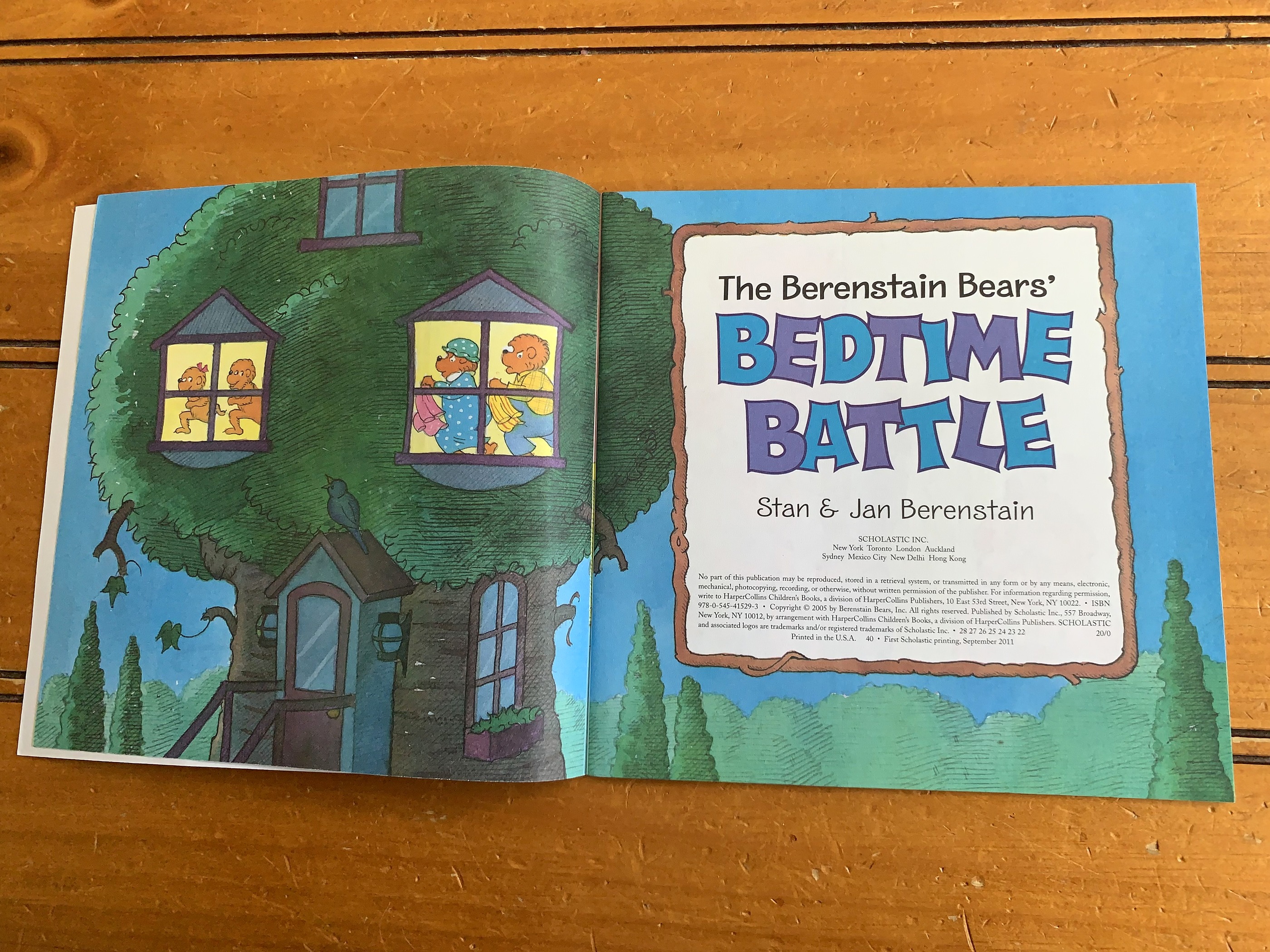 The Berenstain Bears' Bedtime Battle — the title-page spread