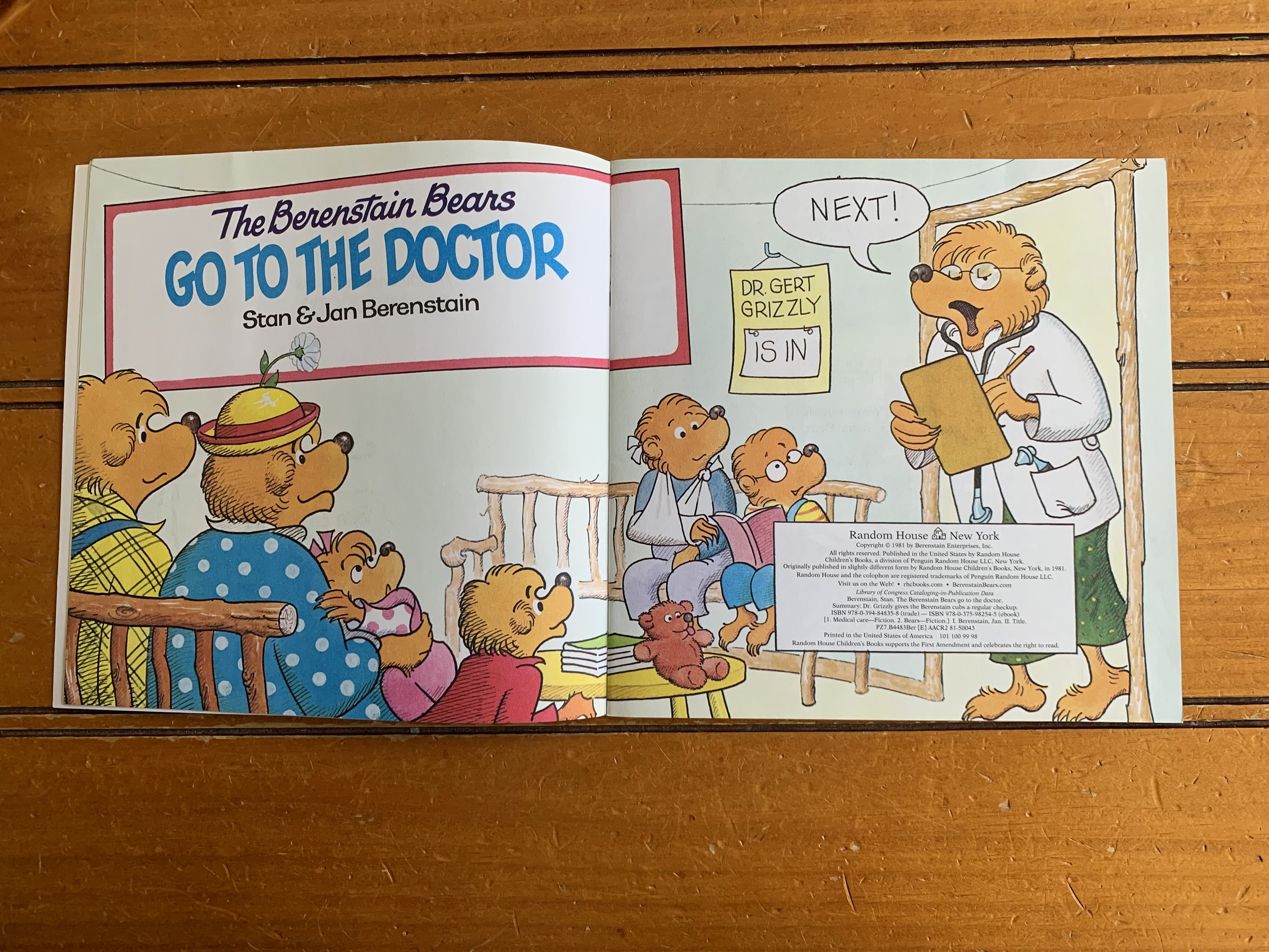 The Berenstain Bears Go to the Doctor — the title-page spread
